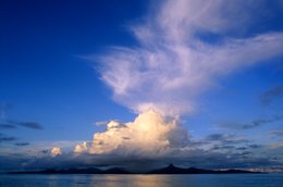Archipel-des-Comores;-Crépuscule;-Cumulus;-France;-Îles;-Kaleidos;-Kaleidos-images;-La-parole-à-limage;-Laurent-Abad;-Mayotte;-Mer;-Nuages;-Océan-Indien;-Paysage-marin;-Stories-Pictures